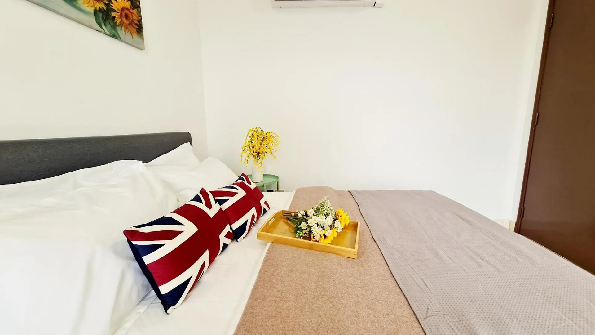 Affordable 9 Guest Tropicana Thomson Hospital Kota Damansara Segi Giza Mall Tropicana Mall Ikea The Curve One Utama Petaling Jaya 0*,  Malaysia