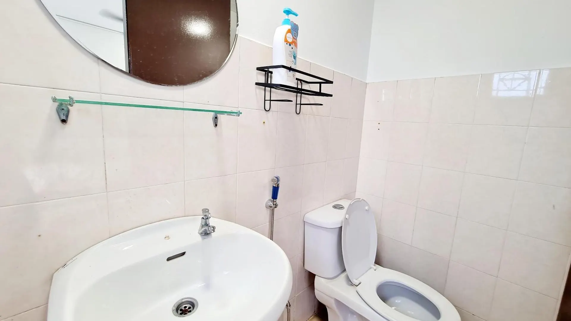 Apartment Affordable 9 Guest Tropicana Thomson Hospital Kota Damansara Segi Giza Mall Tropicana Mall Ikea The Curve One Utama Petaling Jaya